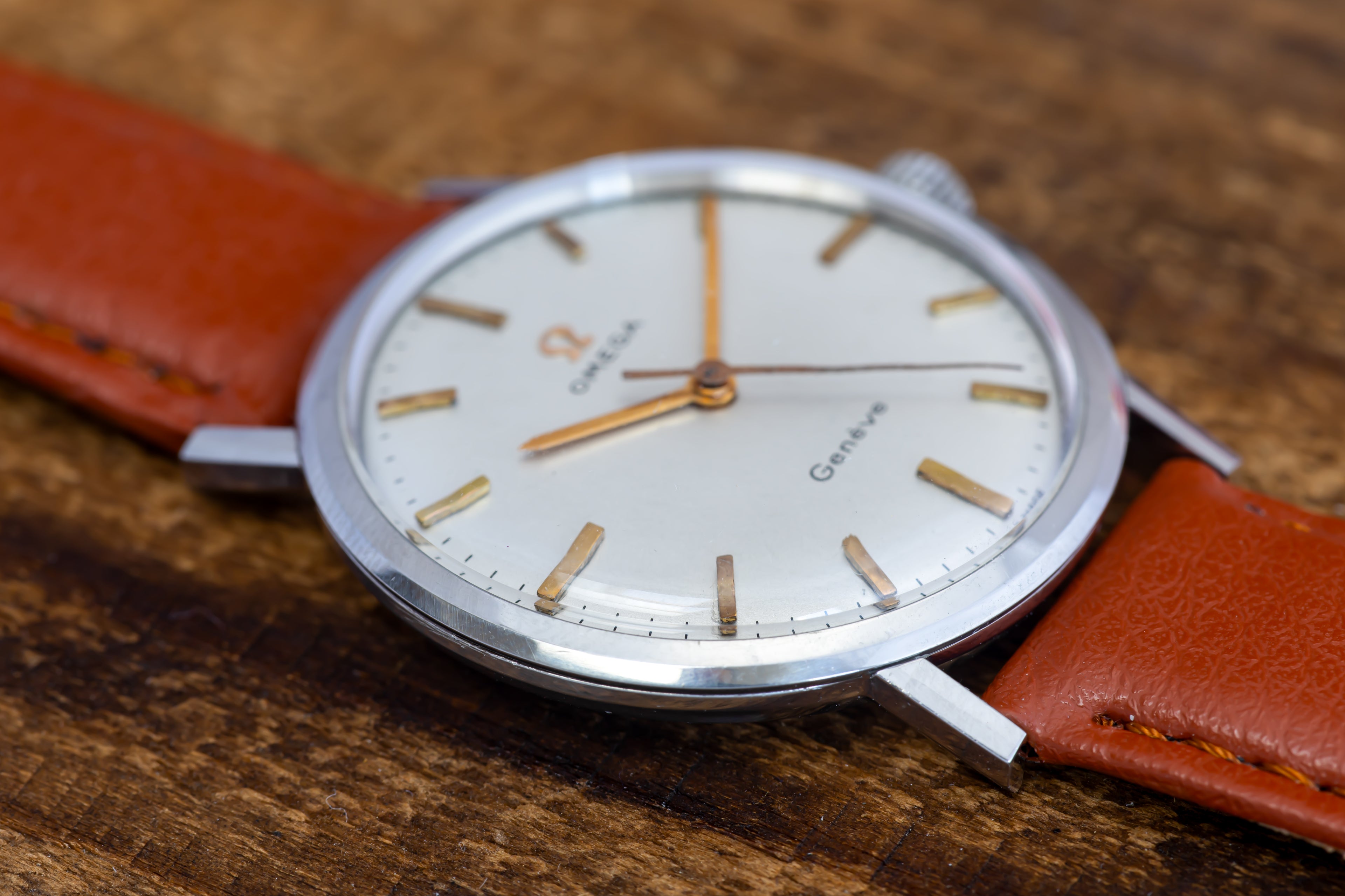 VINTAGE MANUAL WIND STAINLESS STEEL OMEGA GENEVE WATCH CAL.600 DATED 1964 IN EXCELLENT CONDITION
