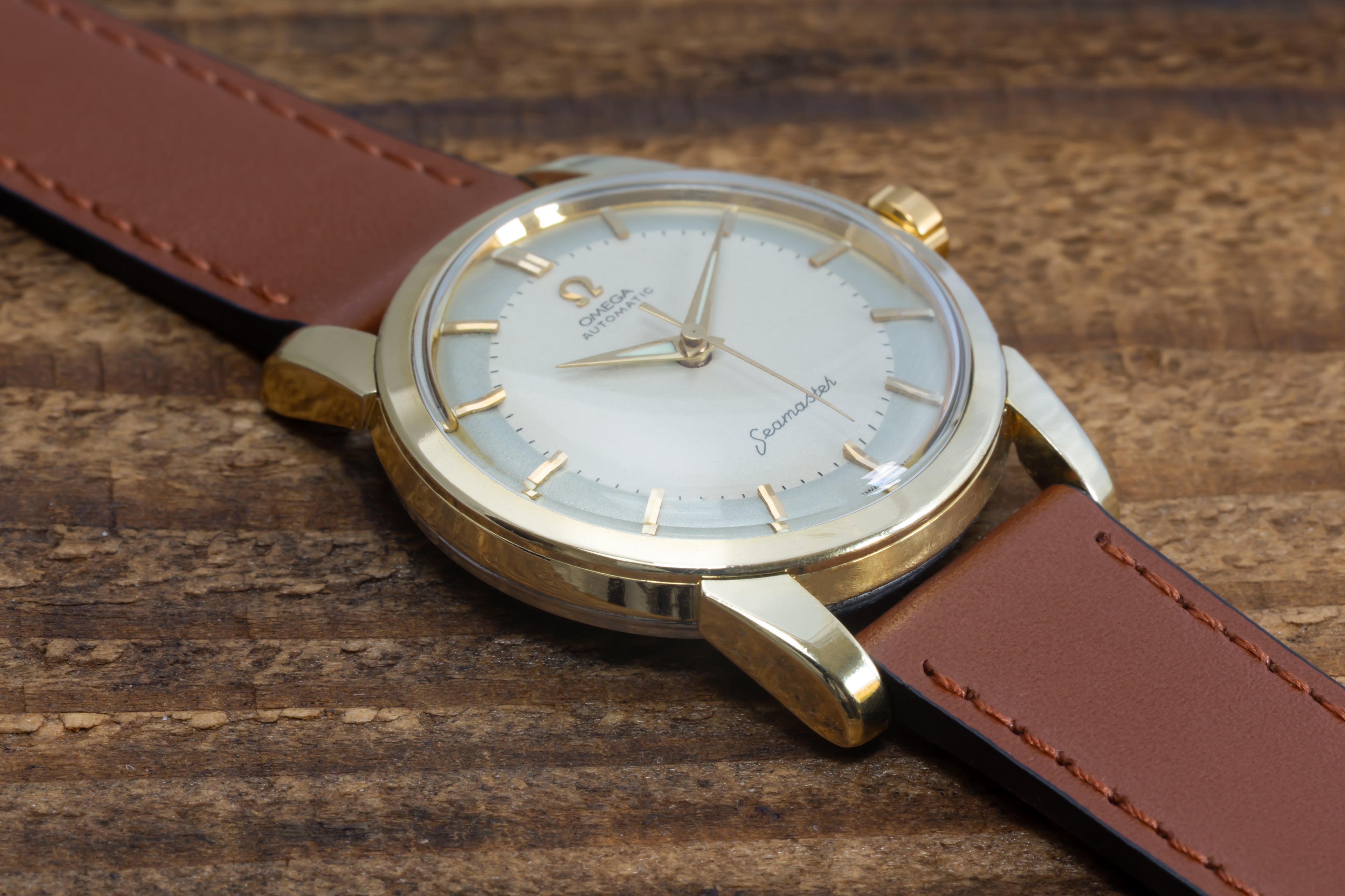 EXCEPTIONAL VINTAGE SERVICED OMEGA SEAMASTER AUTOMATIC BIG SEAHORSE LOGO GOLD CAP WATCH CAL.501 DATED 1958 TWO-TONE TUXEDO DIAL