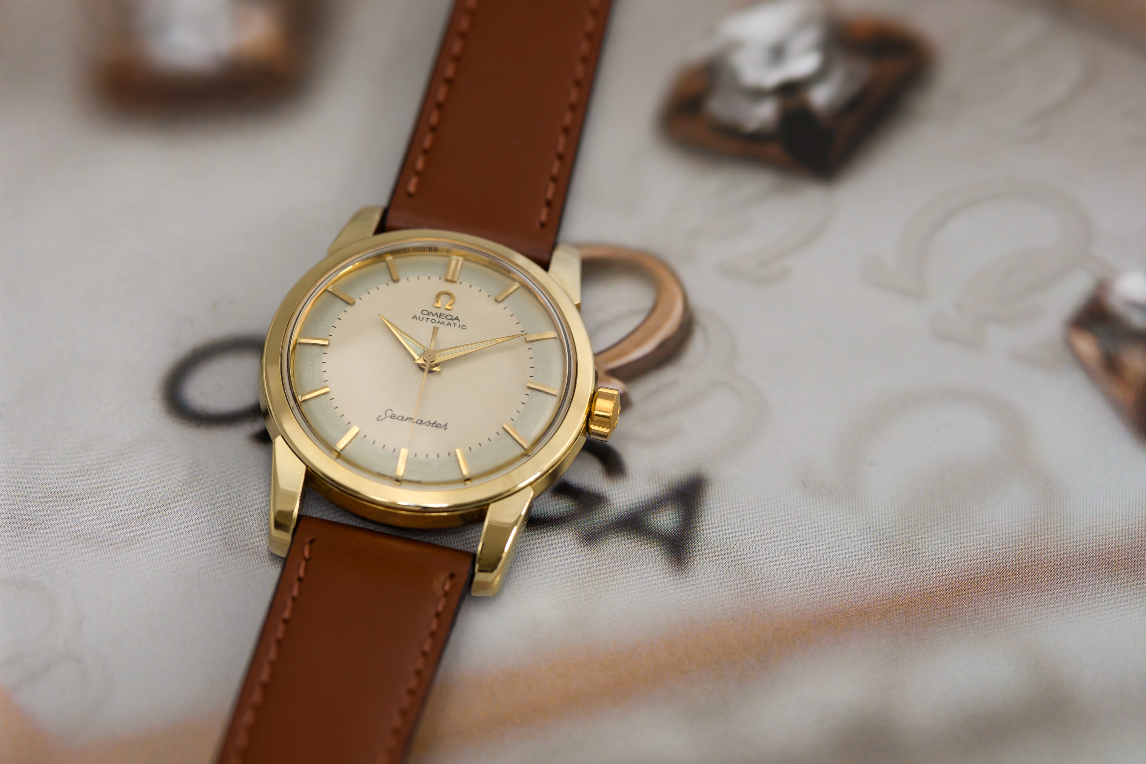 EXCEPTIONAL VINTAGE SERVICED OMEGA SEAMASTER AUTOMATIC BIG SEAHORSE LOGO GOLD CAP WATCH CAL.501 DATED 1958 TWO-TONE TUXEDO DIAL