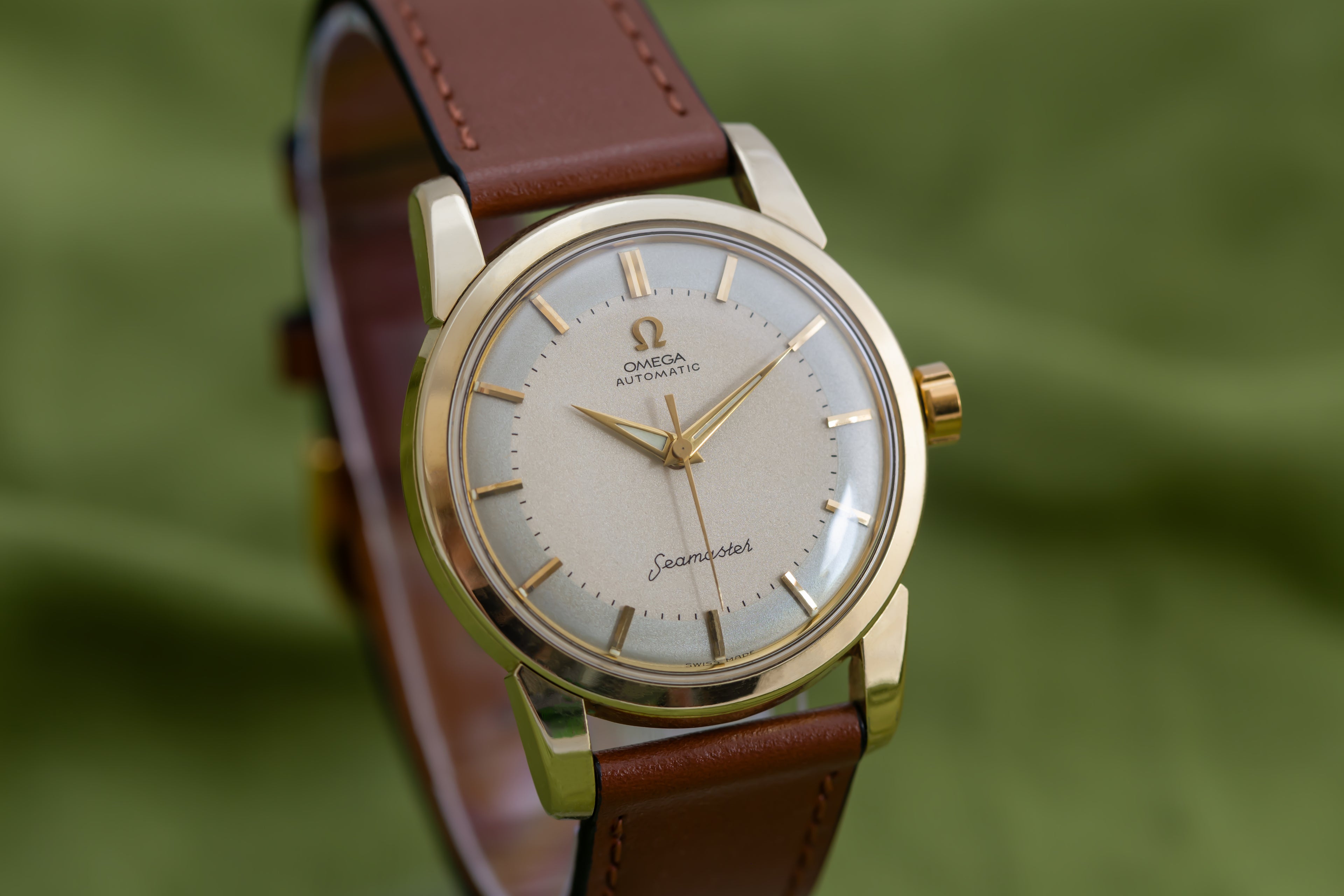 EXCEPTIONAL VINTAGE SERVICED OMEGA SEAMASTER AUTOMATIC BIG SEAHORSE LOGO GOLD CAP WATCH CAL.501 DATED 1958 TWO-TONE TUXEDO DIAL